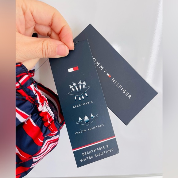 Tommy Hilfiger Windbreaker and Raincoat for Men - Picture 4 of 9